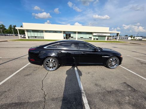Used 2011 Jaguar XJ L image 2