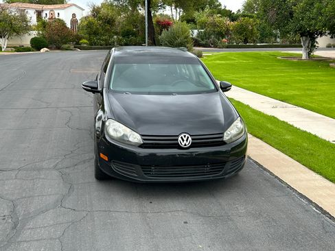 Used 2013 Volkswagen Golf 4-Door image 2