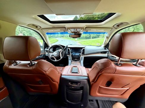 Used 2016 Cadillac Escalade Premium AWD/4WD image 9