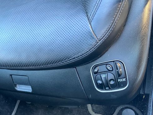 Used 2011 Mercedes-Benz SL 550 image 5