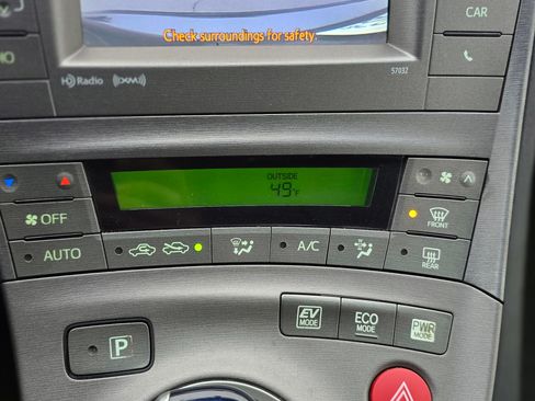 Used 2014 Toyota Prius Four image 15