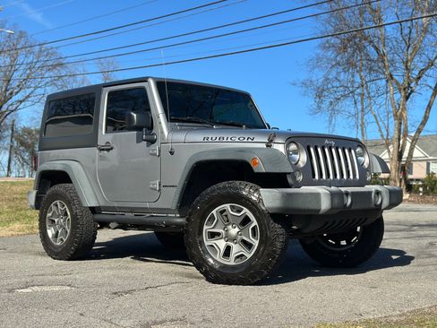 Used 2016 Jeep Wrangler Rubicon w/ Power Convenience Group image 4