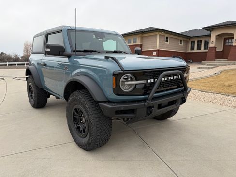 Used 2023 Ford Bronco Wildtrak image 2