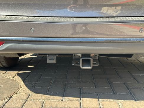 Used 2020 Chrysler Pacifica Touring w/ Advanced Safetytec Group image 9