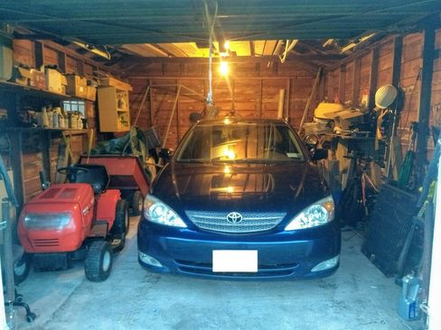 Used 2003 Toyota Camry XLE image 2