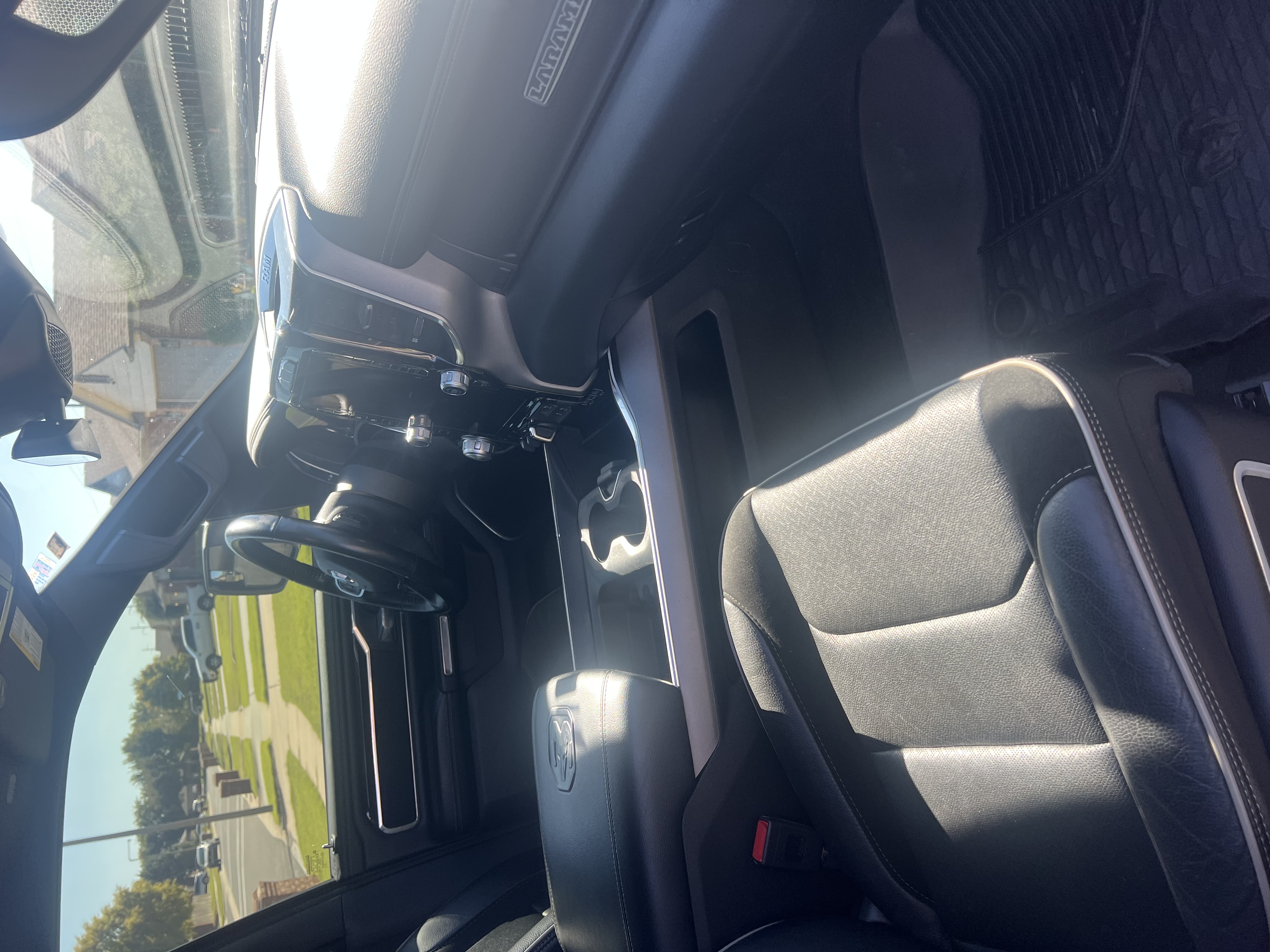 Used 2021 RAM 1500 Laramie w/ Sport Appearance Package AWD/4WD image 11