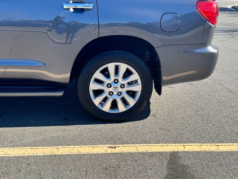 Used 2015 Toyota Sequoia Platinum AWD/4WD image 4