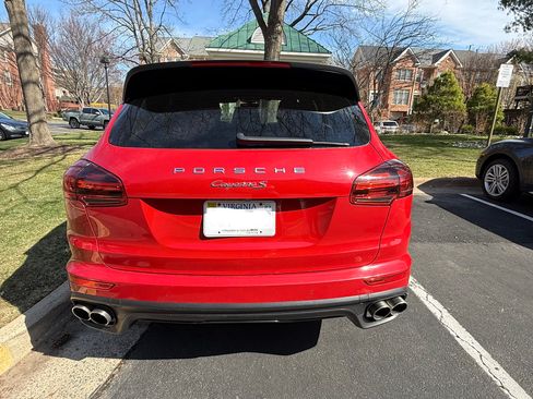 Used 2015 Porsche Cayenne S image 6