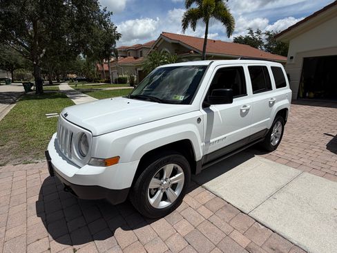 Used 2015 Jeep Patriot Sport w/ Power Value Group AWD/4WD image 1