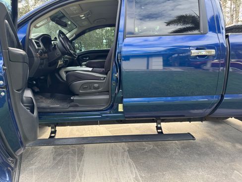 Used 2017 Nissan Titan SL image 13