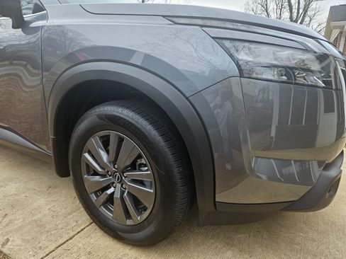 Used 2025 Nissan Pathfinder S image 9