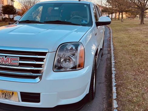 Used 2009 GMC Yukon 4WD Hybrid image 9