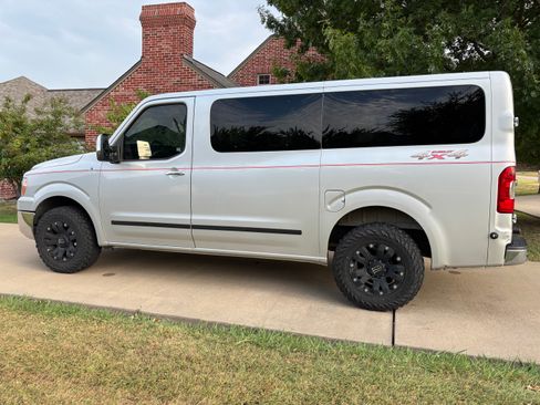 Used 2013 Nissan NV 3500 SL w/ Technology Pkg RWD image 6