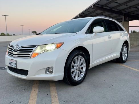 Used 2010 Toyota Venza FWD image 1