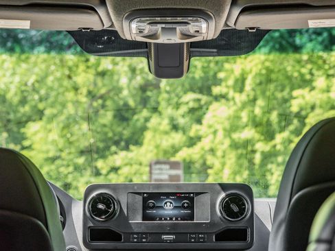 Used 2021 Mercedes-Benz Sprinter 2500 image 15