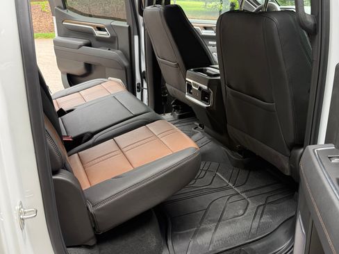 Used 2025 Chevrolet Silverado 1500 High Country w/ High Country Premium Package AWD/4WD image 13