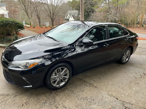 Used 2016 Toyota Camry SE image 5