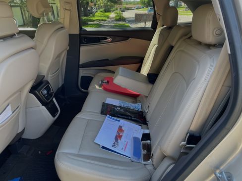 Used 2017 Lincoln MKX Reserve FWD image 12