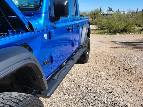 Used 2021 Jeep Gladiator Sport image 13