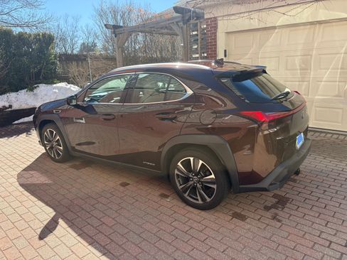 Used 2019 Lexus UX 250h w/ Premium Package image 4