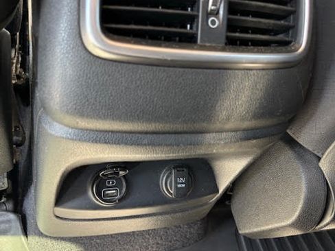 Used 2020 Kia Sorento LX image 8