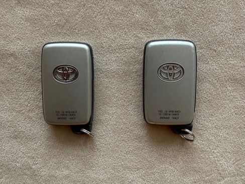 Used 2016 Toyota 4Runner Limited image 32