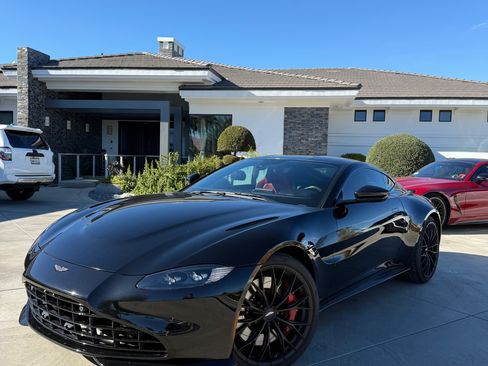 Used 2022 Aston Martin V8 Vantage Coupe image 2