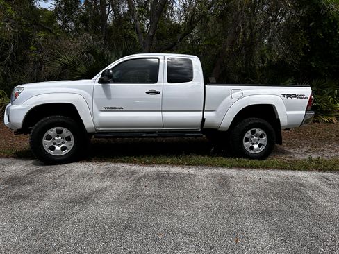 Used 2015 Toyota Tacoma 4x4 Access Cab V6 w/ TRD Off-Road Package image 1