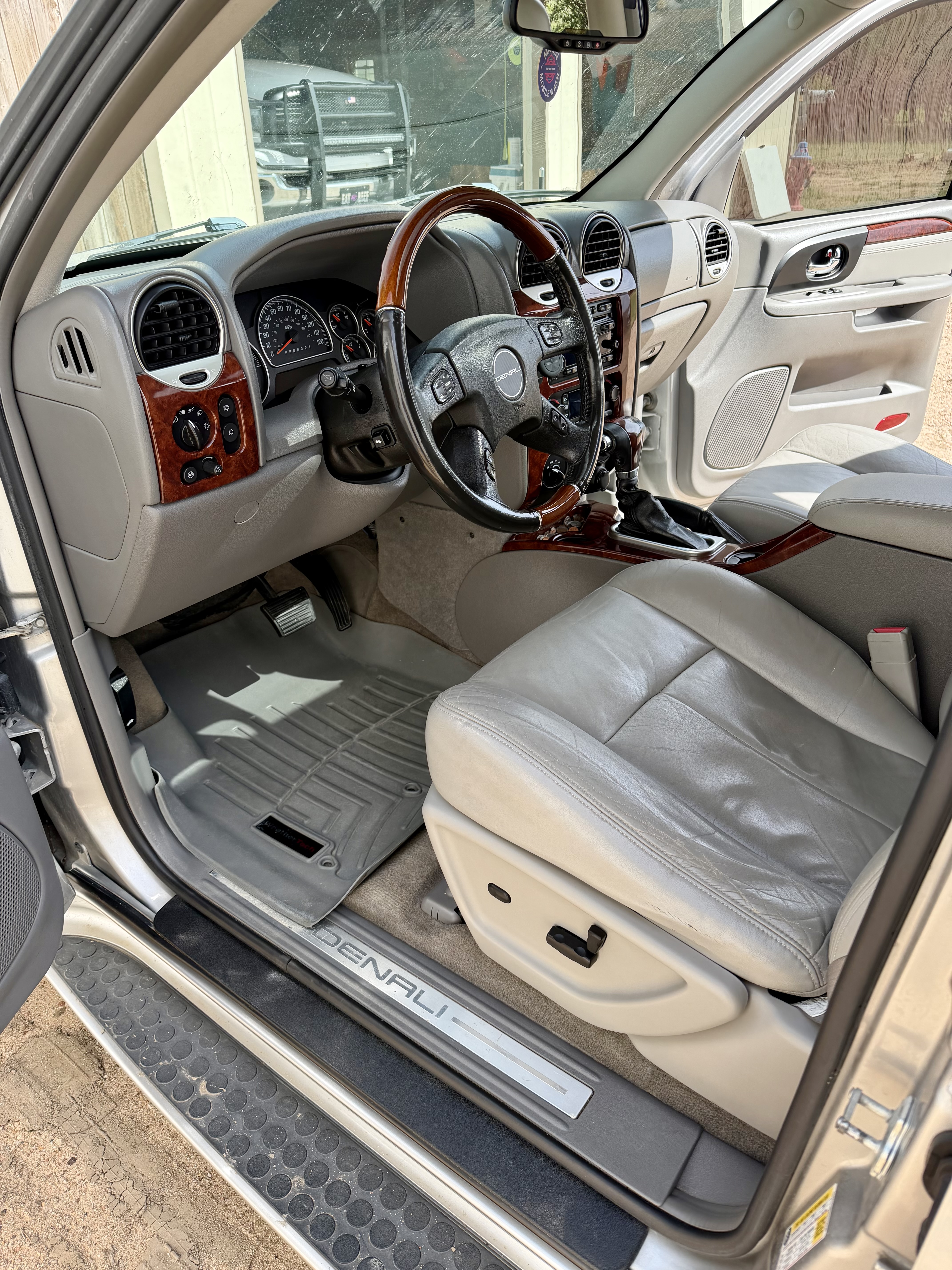 Used 2006 GMC Envoy Denali AWD/4WD image 9