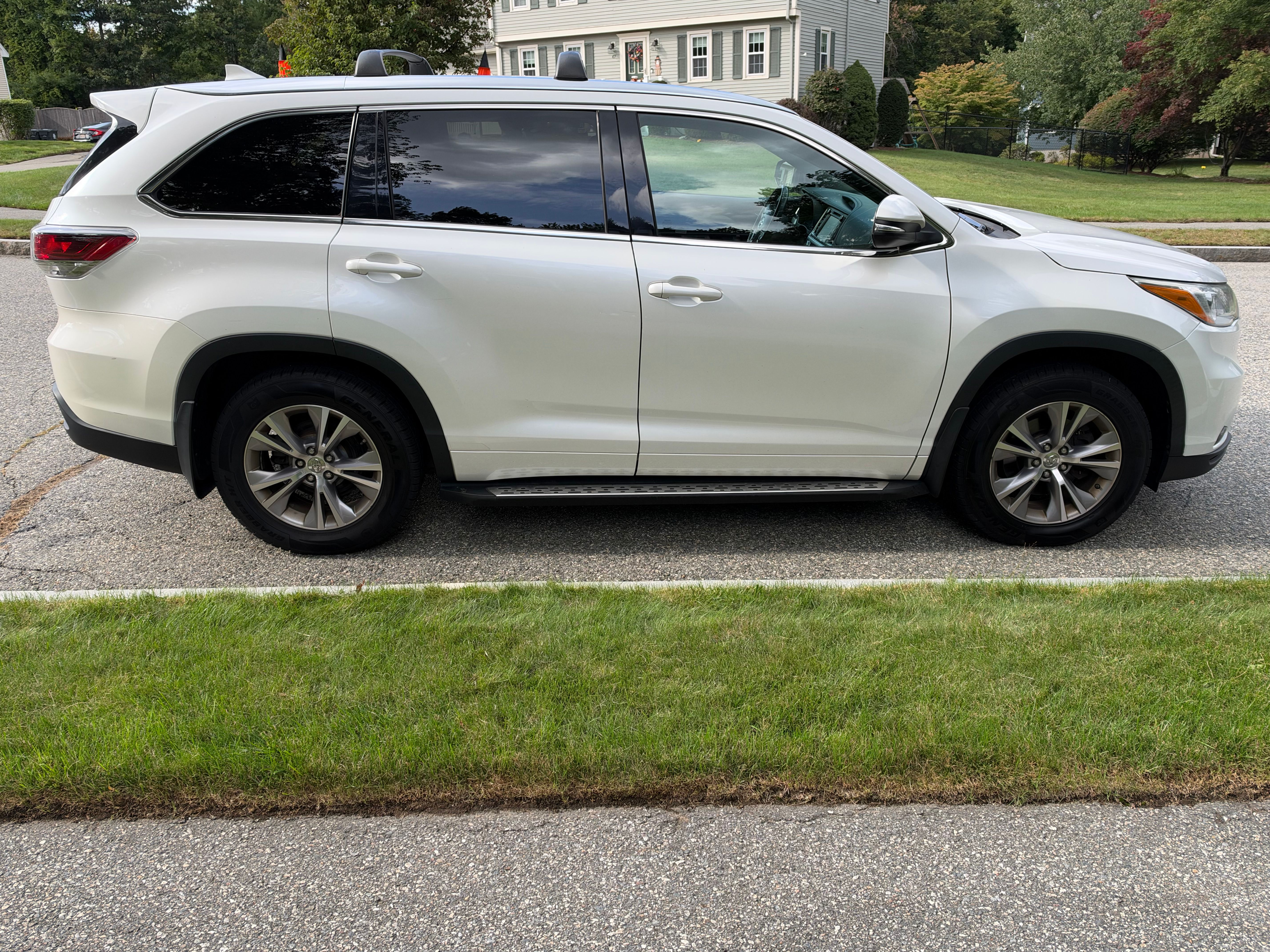 Used 2015 Toyota Highlander XLE AWD/4WD image 4