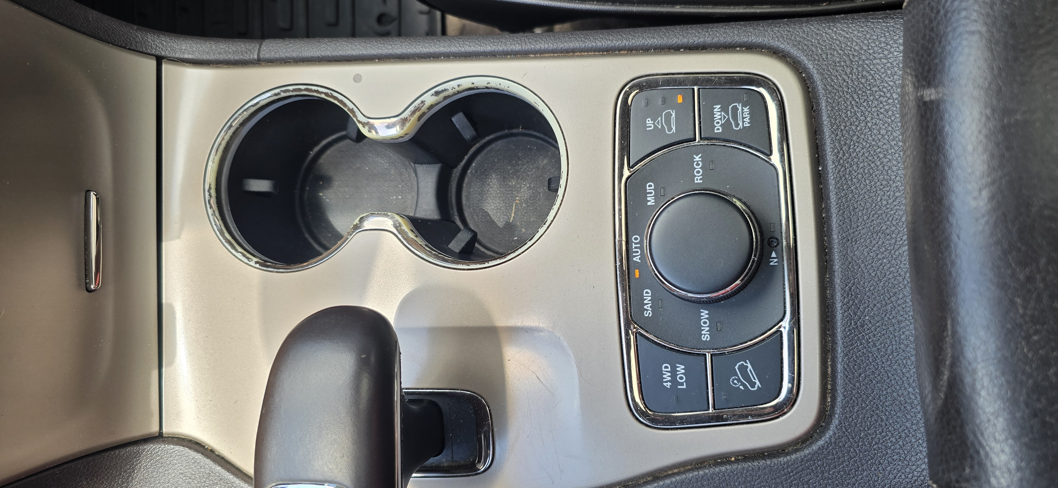 Used 2015 Jeep Grand Cherokee Summit AWD/4WD image 14