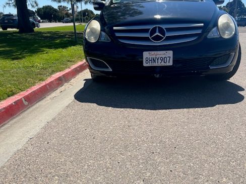 Used 2006 Mercedes-Benz R 350 4MATIC image 2