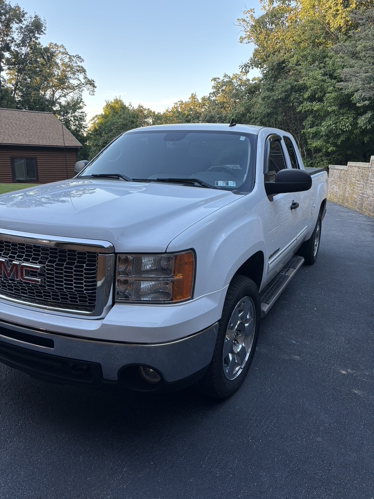 Used 2011 GMC Sierra 1500 SLE w/ Power Tech Package AWD/4WD image 2