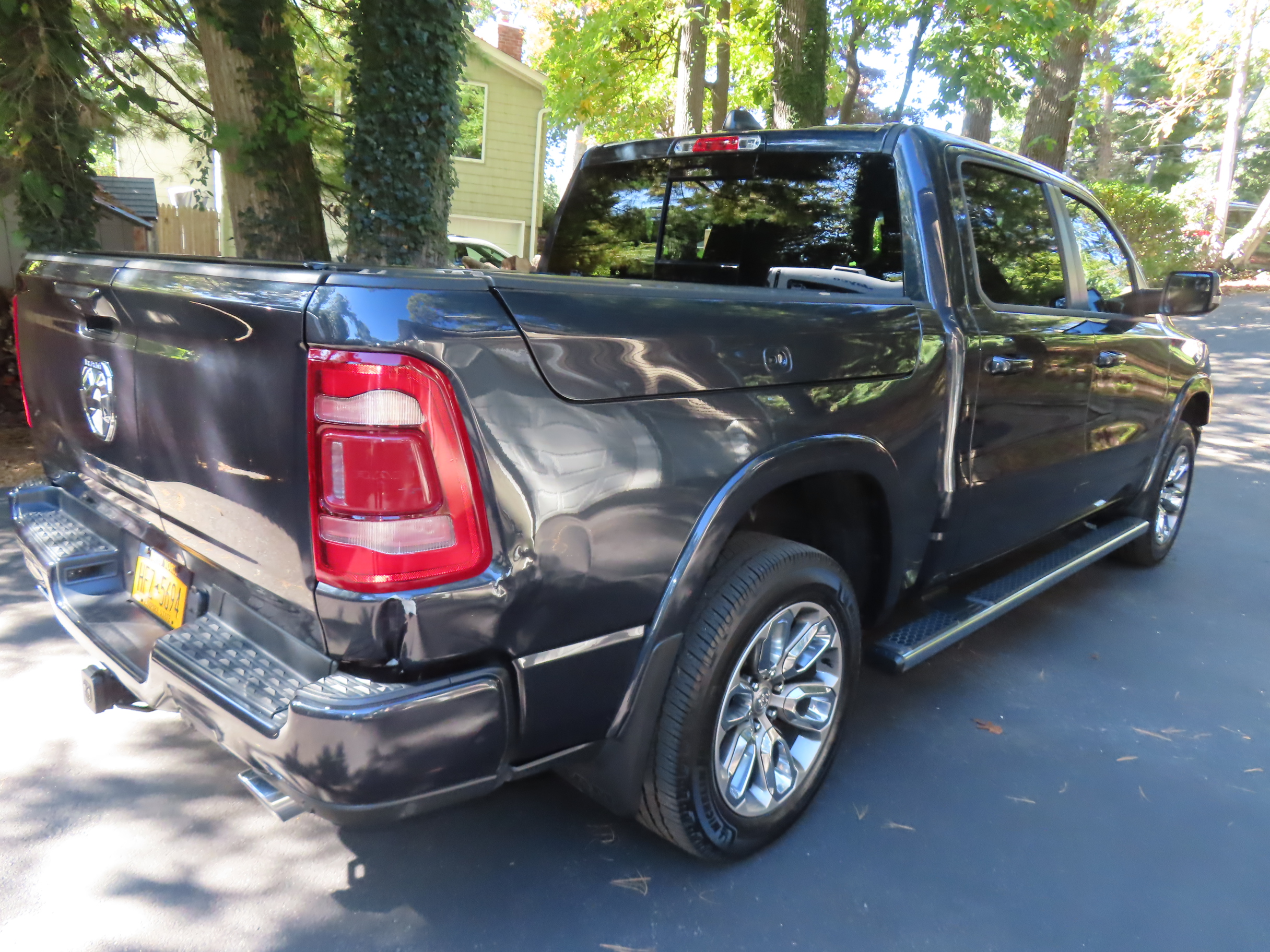 Used 2020 RAM 1500 Laramie AWD/4WD image 2
