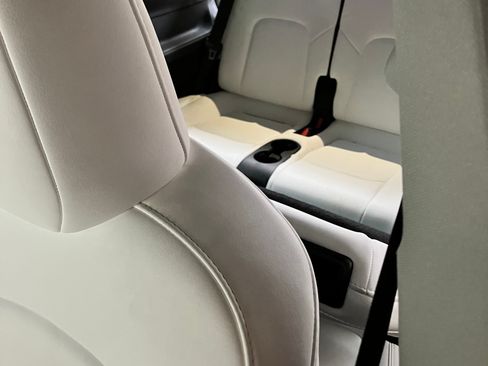 Used 2024 Tesla Model Y Long Range image 9