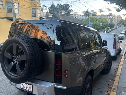 Used 2024 Land Rover Defender 110 S image 4