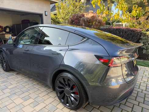 Used 2021 Tesla Model Y Performance image 5