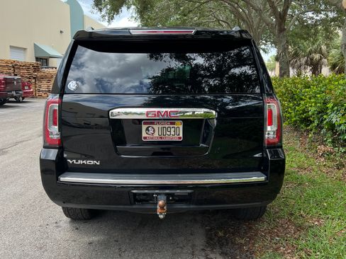 Used 2016 GMC Yukon Denali image 5