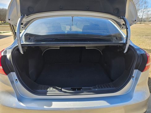 Used 2017 Ford Focus SE image 8