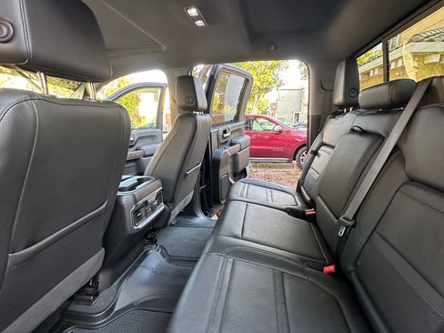 Used 2022 GMC Sierra 3500 Denali w/ Denali Black Diamond Edition image 11