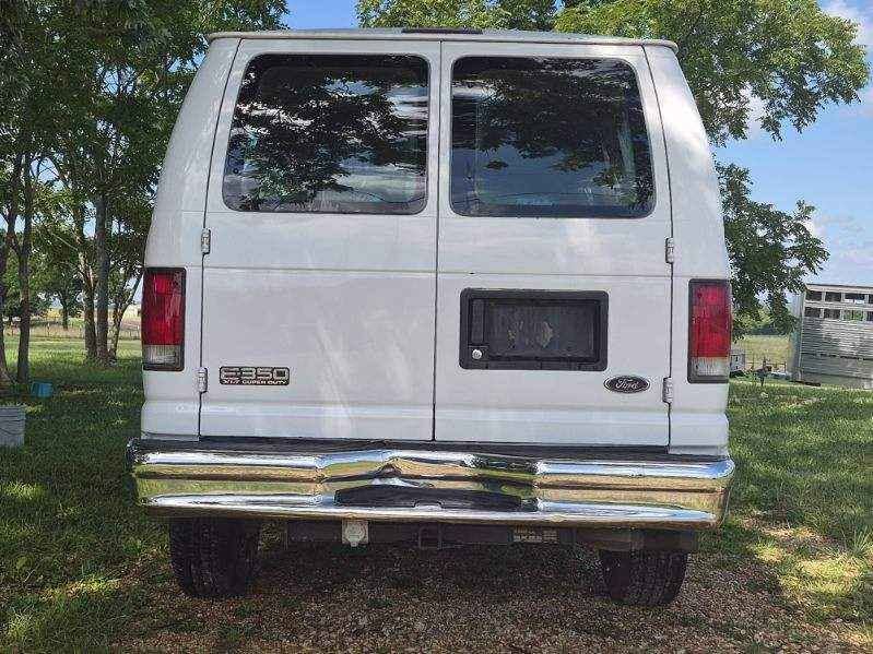 Used 2000 Ford E-350 and Econoline 350 Wagon RWD image 9