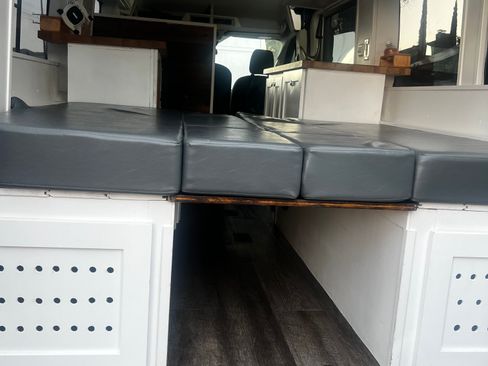 Used 2017 Ford Transit 350 XLT image 5