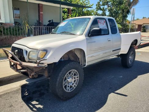 Used 2001 Toyota Tacoma PreRunner RWD image 9