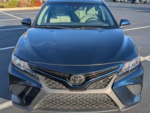 Used 2018 Toyota Camry SE image 6