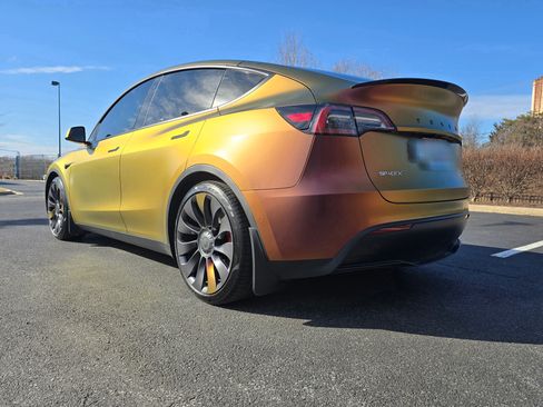 Used 2021 Tesla Model Y Performance AWD/4WD image 2