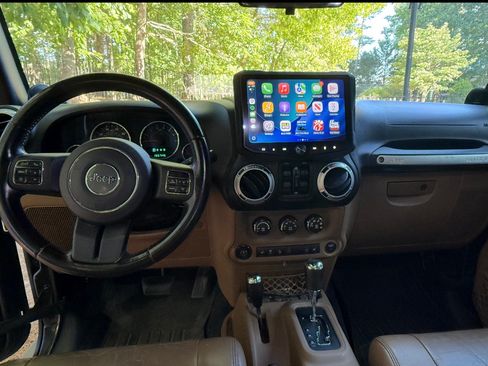 Used 2012 Jeep Wrangler Unlimited Sahara w/ Connectivity Group AWD/4WD image 5