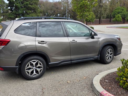 Used 2020 Subaru Forester Premium AWD/4WD image 8