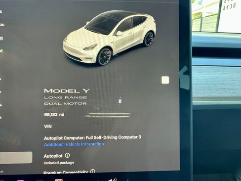 Used 2022 Tesla Model Y Long Range image 16