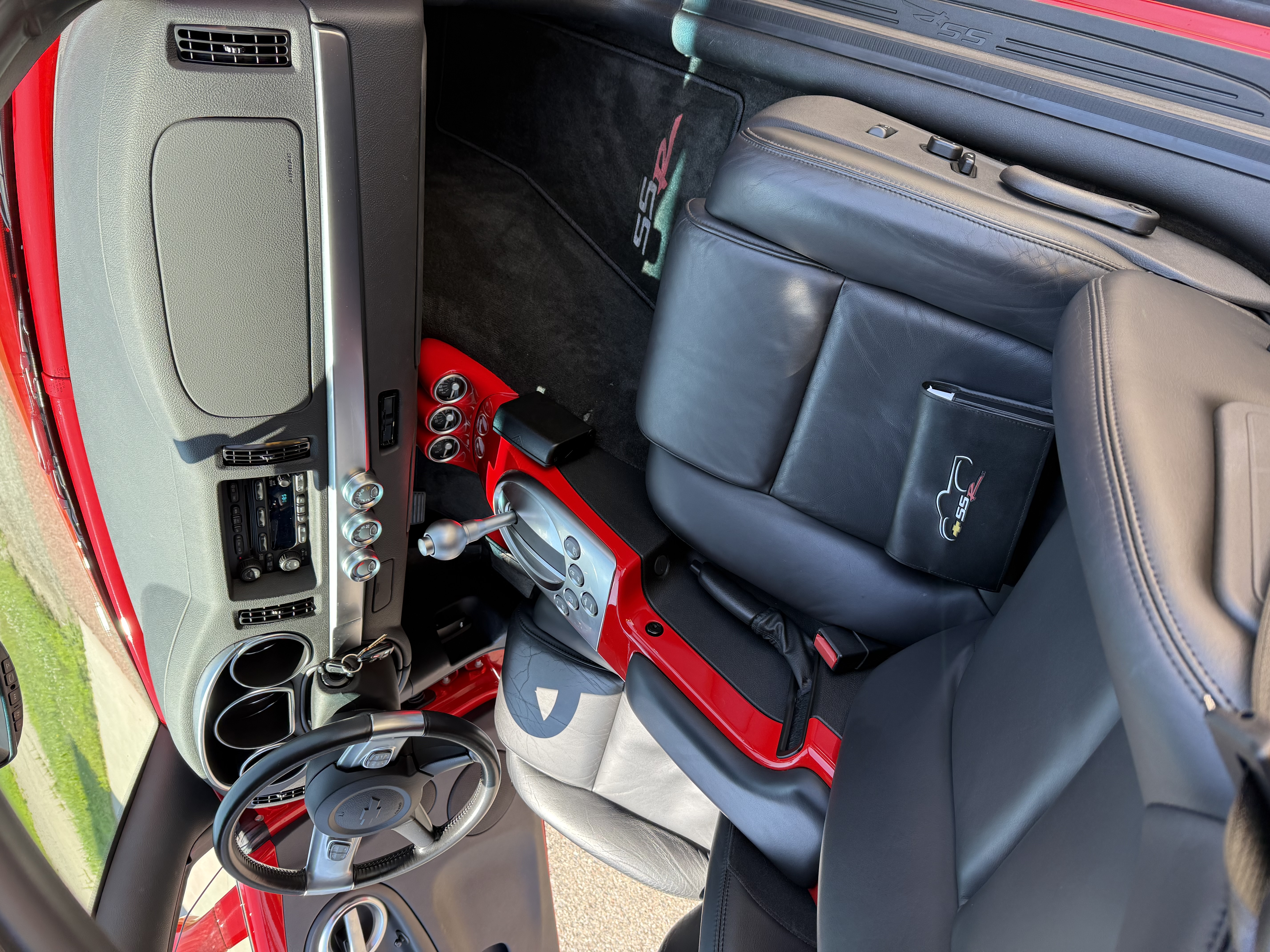 Used 2005 Chevrolet SSR w/ Preferred Equipment Group RWD image 13