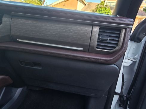 Used 2023 Ford Expedition Max Limited image 10